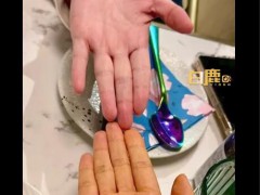 女子为减肥连吃3月胡萝卜变小橘人登上热搜,什么情况？（图）