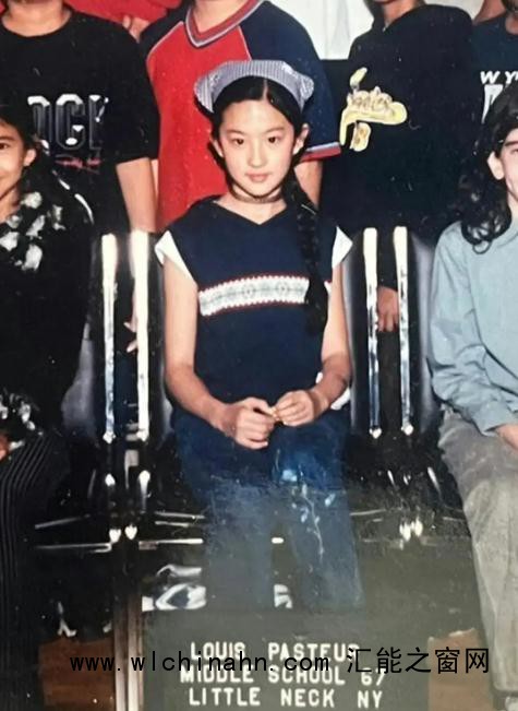 刘亦菲初中班级合照曝光