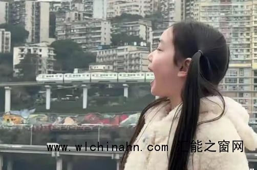 重庆排队吃轻轨引发热议