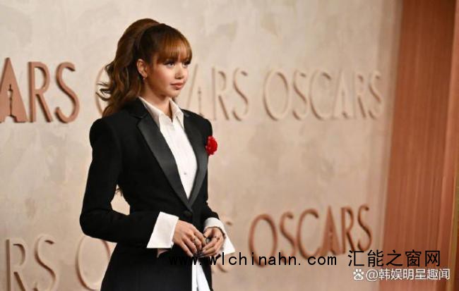 lisa奥斯卡红毯慢镜头 全球粉丝尖叫连连