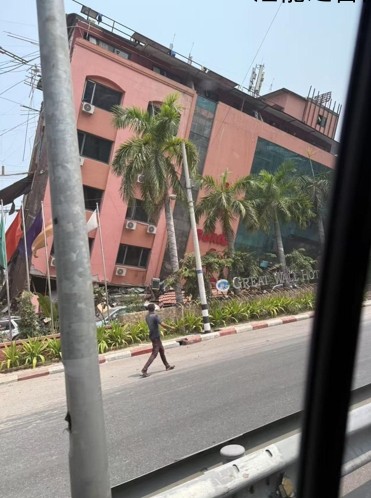 缅甸当地华人:估计伤亡非常严重 地震引发多地强烈震感