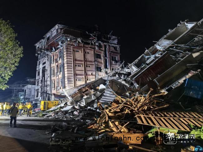 多名中国玉石商人被埋缅甸废墟下 救援队伍紧急搜救