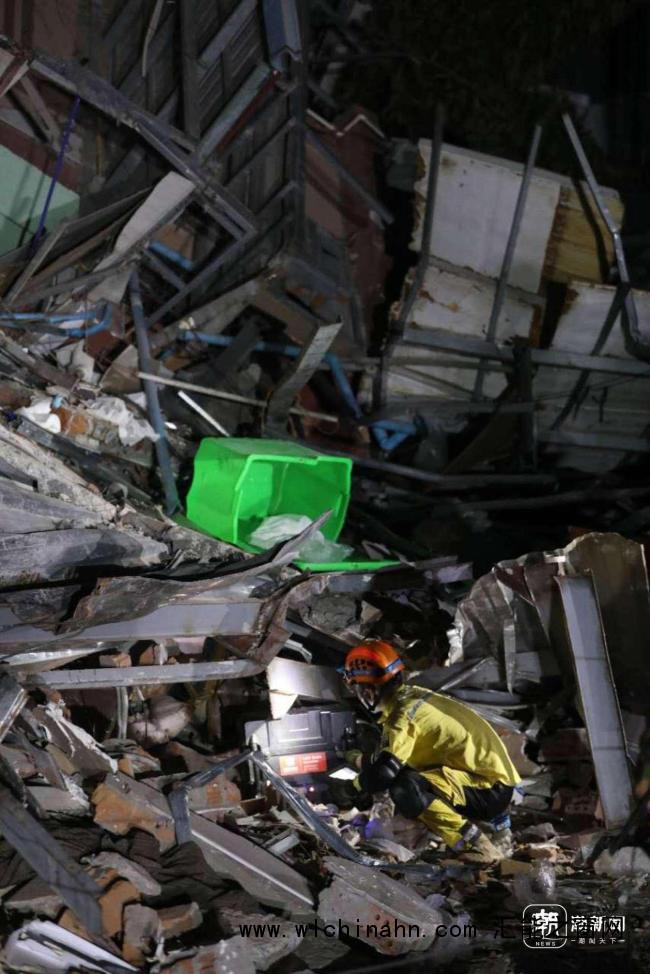 多名中国玉石商人被埋缅甸废墟下 救援队伍紧急搜救