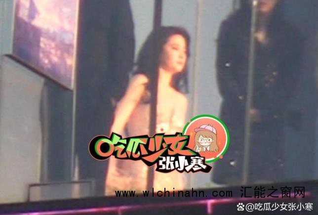 刘亦菲穿拖尾裙奔跑好像在逃公主