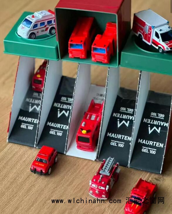 林志玲为儿子做手工卡