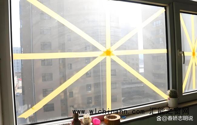 男子住32楼为防大风将窗户全封死 机智防范获赞