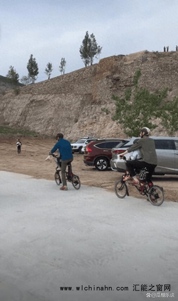 撒贝宁夫妇带儿女骑行 妻子白到发光 真实家庭生活获赞