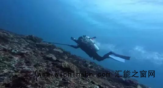 中国女游客为捞相机命丧87米海底