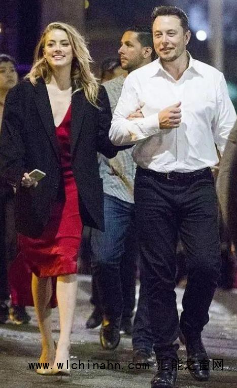 德普前妻艾梅伯宣布生下双胞胎