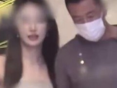 杨坤和美女同回酒店 疑新恋情曝光 究竟发生了什么？