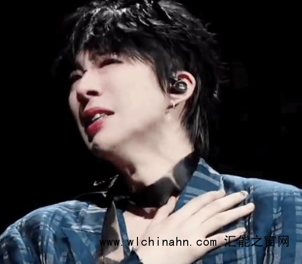 刘宇宁登8月沸点榜一!曾演唱会挥泪