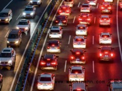 第一批堵车人堵成鸳鸯锅 究竟发生了什么？
