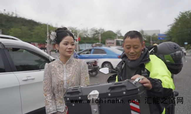 爸爸凌晨骑行300公里送女儿出嫁 感人一幕温暖人心