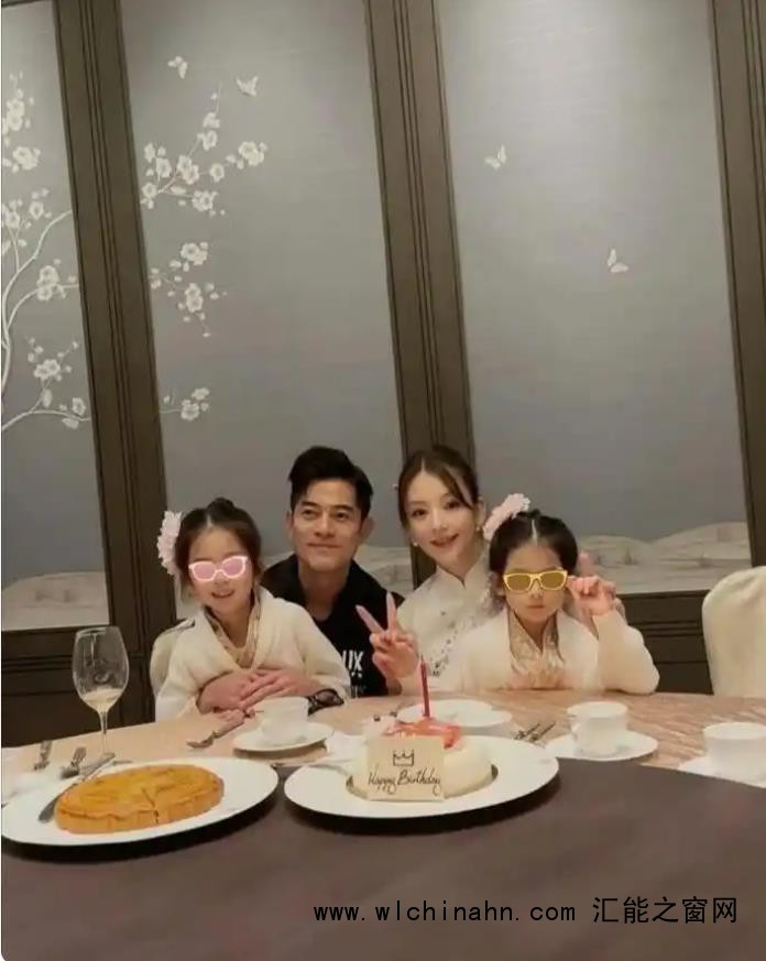 郭富城晒三胎女儿照