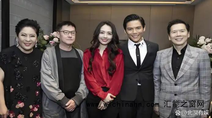 郭碧婷带老爸同刘维聚餐