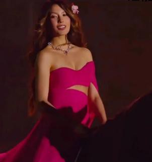 谷爱凌VOGUE盛典骑马登场