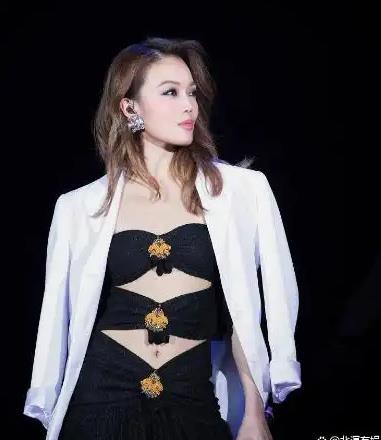 容祖儿首度开口回应与成龙大哥误会