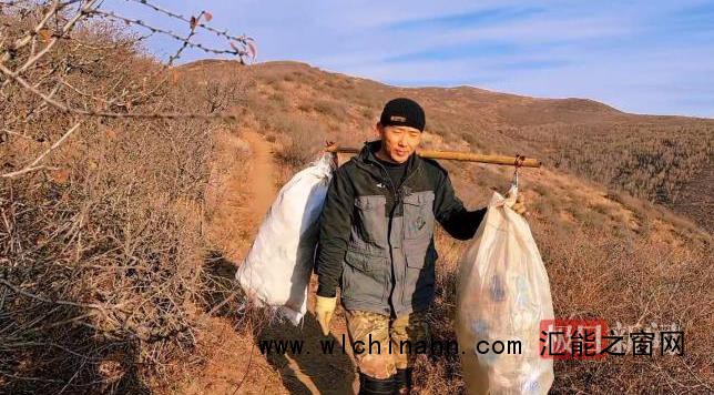 男子10年进山371次捡了2万多斤垃圾