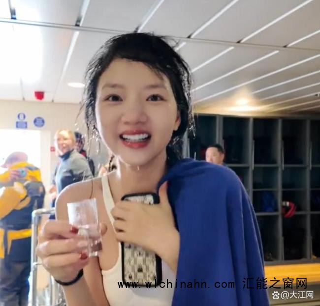 女演员任敏回应在南极生理期跳冰海 勇敢挑战自我