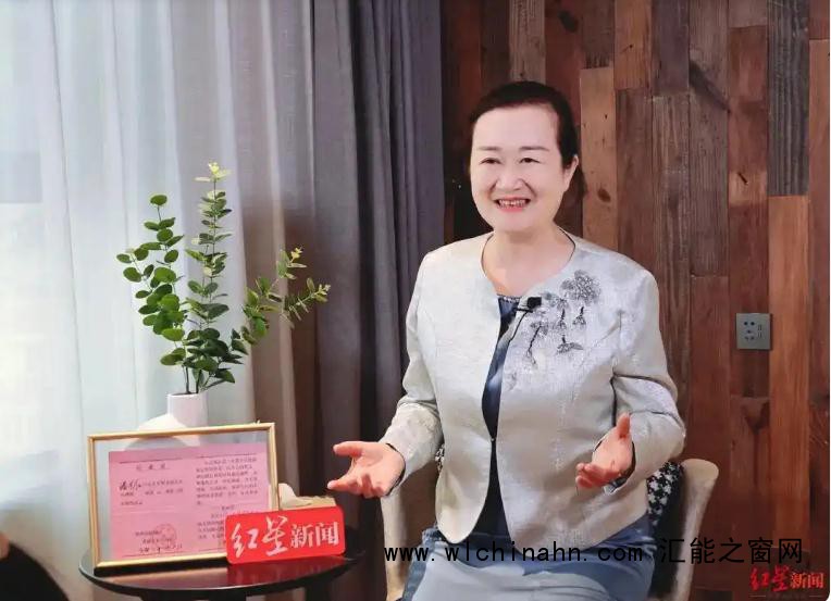 60岁退休干部拍短剧 成竖店容嬷嬷