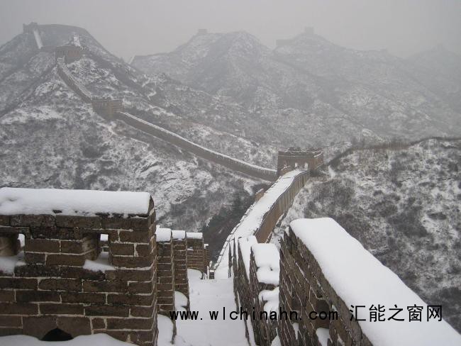 雪后长城秒变滑梯