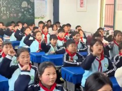 河南一小学全班宣誓寒假不气爸妈 究竟发生了什么?