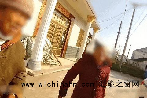 87岁老人想妈妈 拄拐走5小时回娘家 温暖互动感动人心