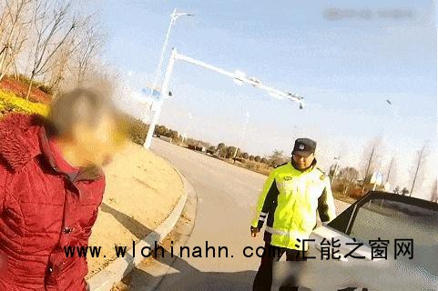 87岁老人想妈妈 拄拐走5小时回娘家 温暖互动感动人心