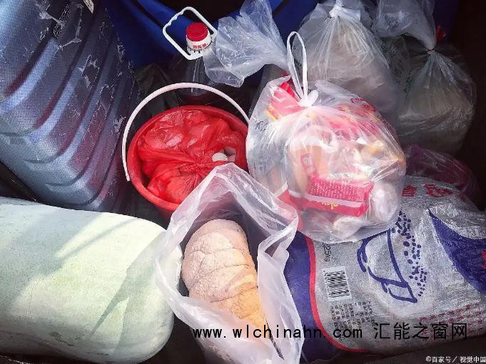 游子返程后备箱被父母的爱装满