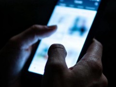 每天刷手机5小时以上的人都怎么样了登上热搜，什么情况？