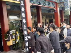 胡歌现身游本昌告别仪式不时擦泪，送别游老一路走好