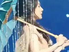 杨幂给林俊杰伴舞，一袭碎钻长裙氛围感直接拉满